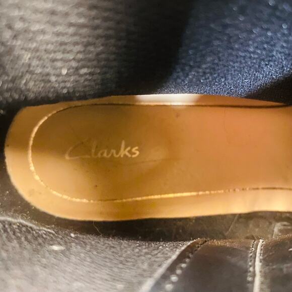 Clarks Black Pebbled Leather Side Zip Buckle Ankle Bootie Size 10 Goth Casual - Picture 6 of 10